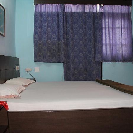 Hotel Arya Palace ปูรี ภายนอก รูปภาพ