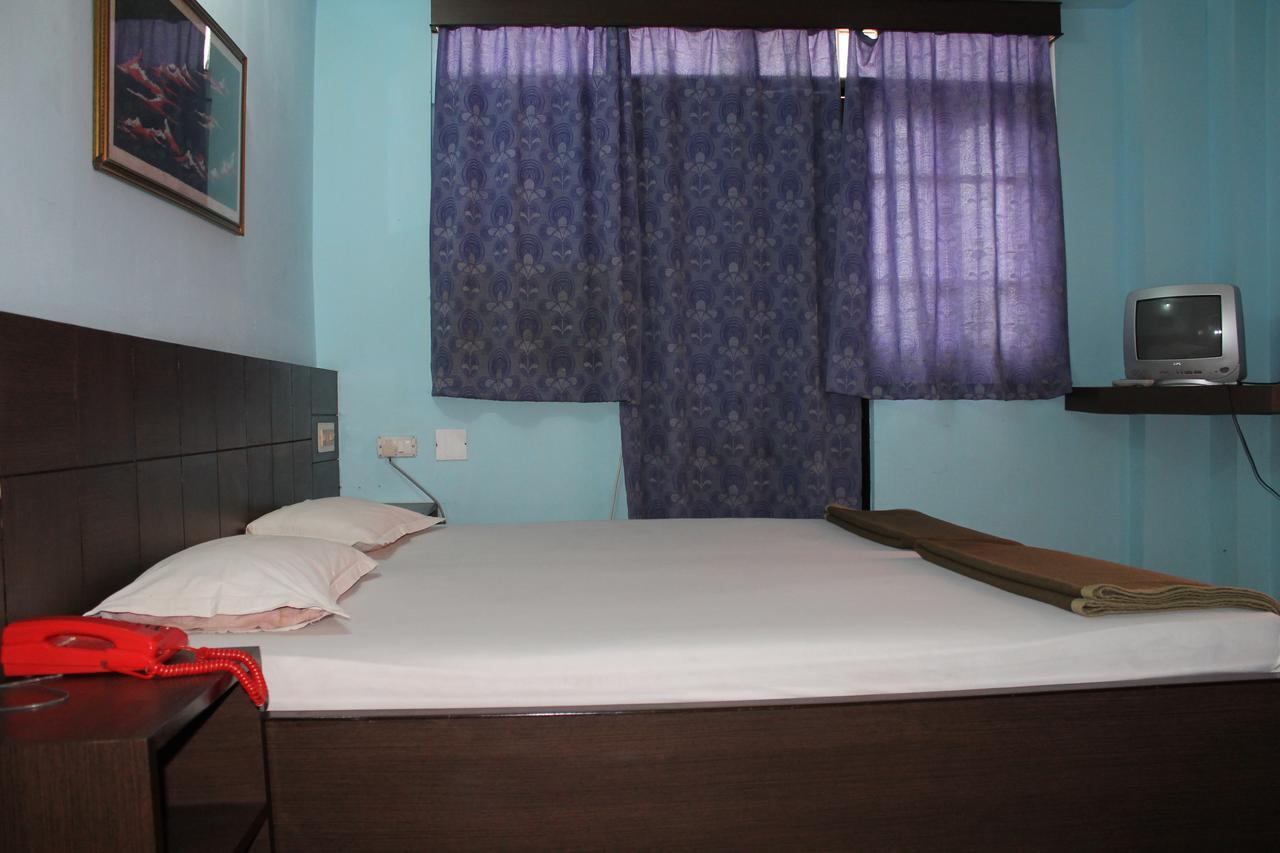 Hotel Arya Palace ปูรี ภายนอก รูปภาพ