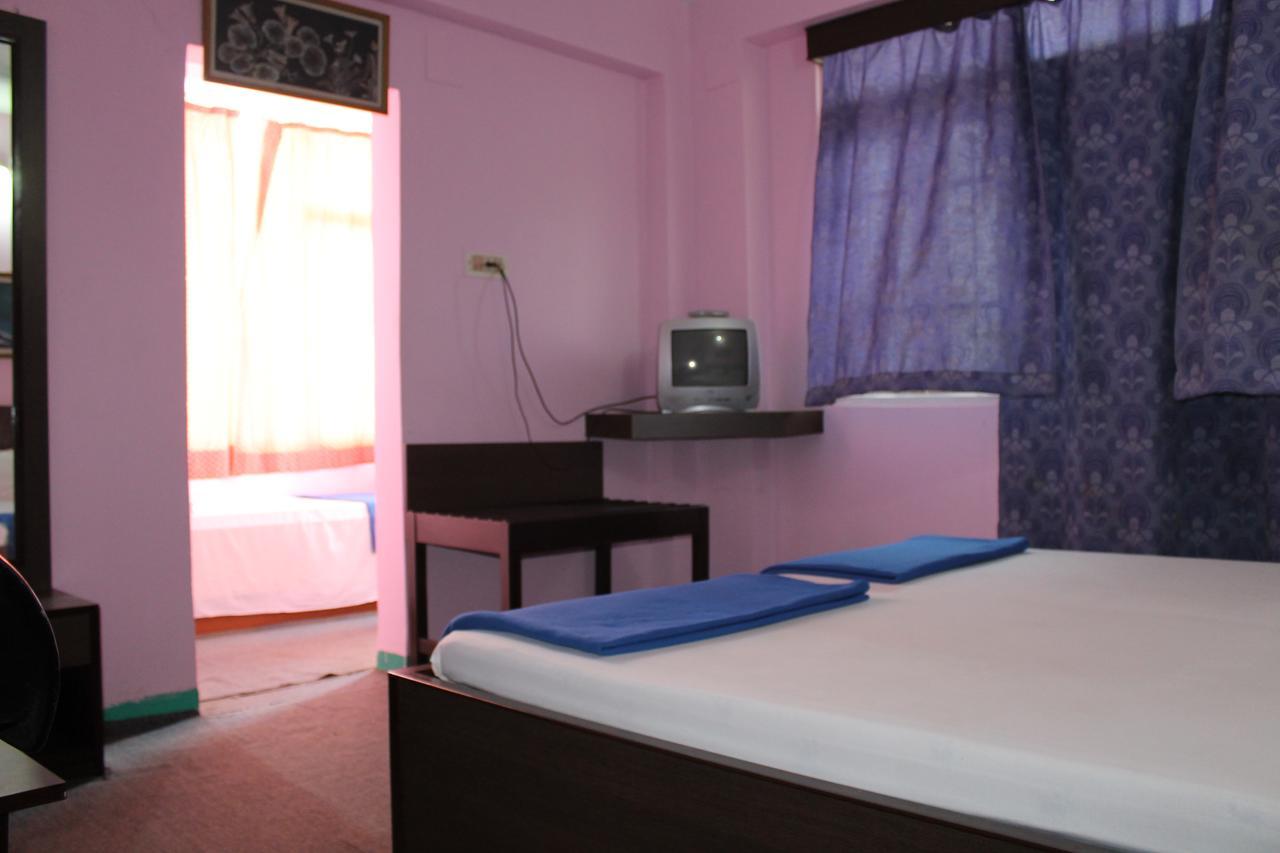 Hotel Arya Palace ปูรี ภายนอก รูปภาพ