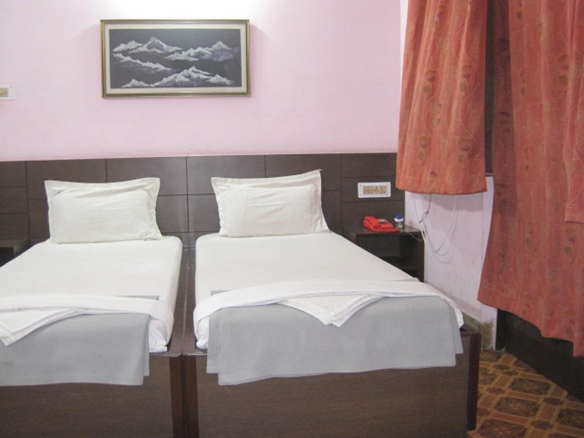 Hotel Arya Palace ปูรี ภายนอก รูปภาพ
