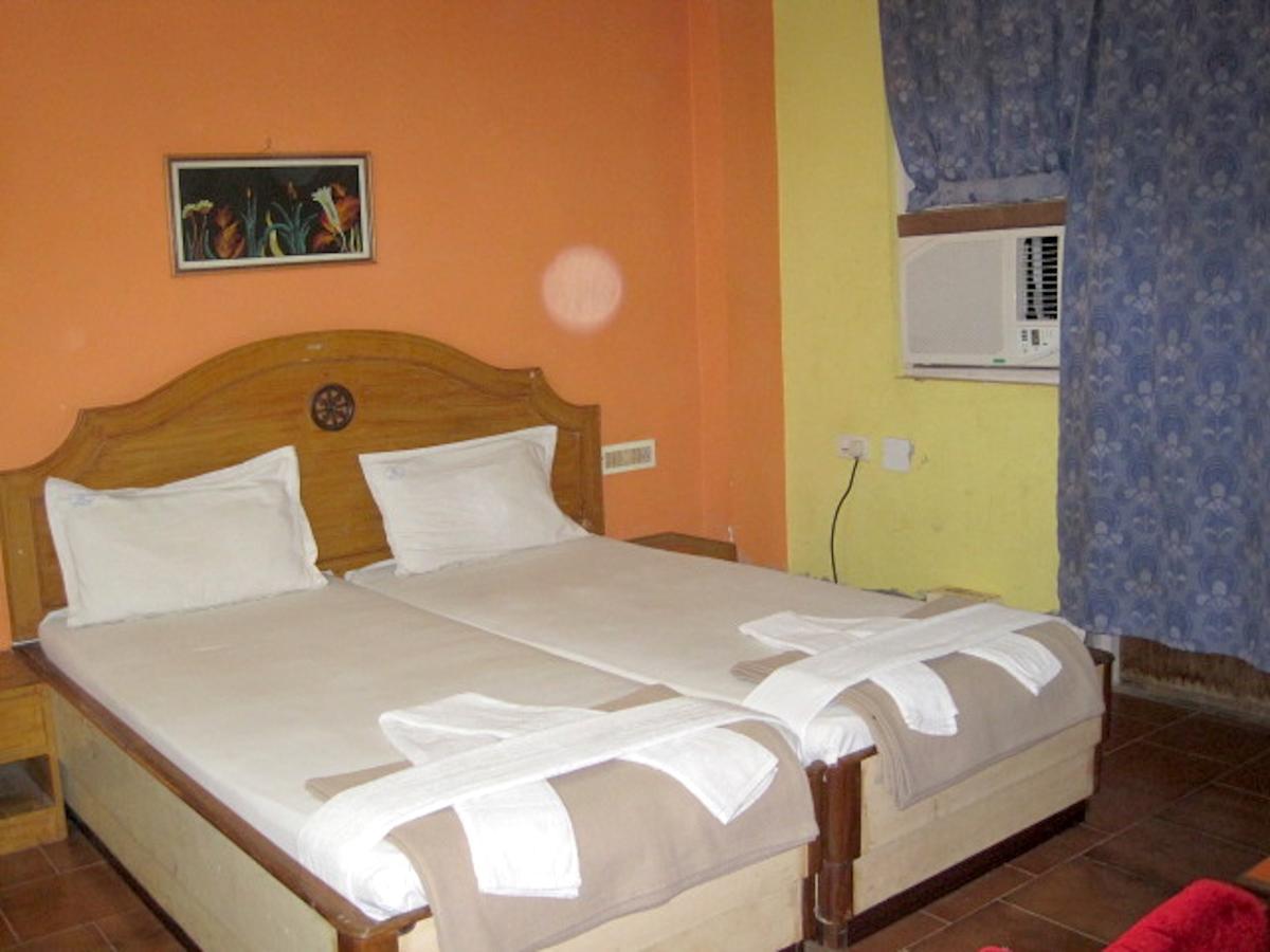 Hotel Arya Palace ปูรี ภายนอก รูปภาพ