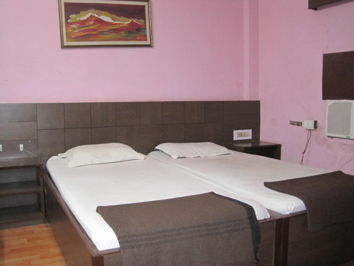 Hotel Arya Palace ปูรี ภายนอก รูปภาพ